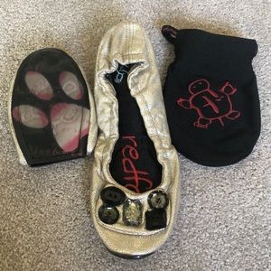 Red Foot Folding Shoe/ Ballet Flat/ Size 8/ Silver color w/ Bejewels